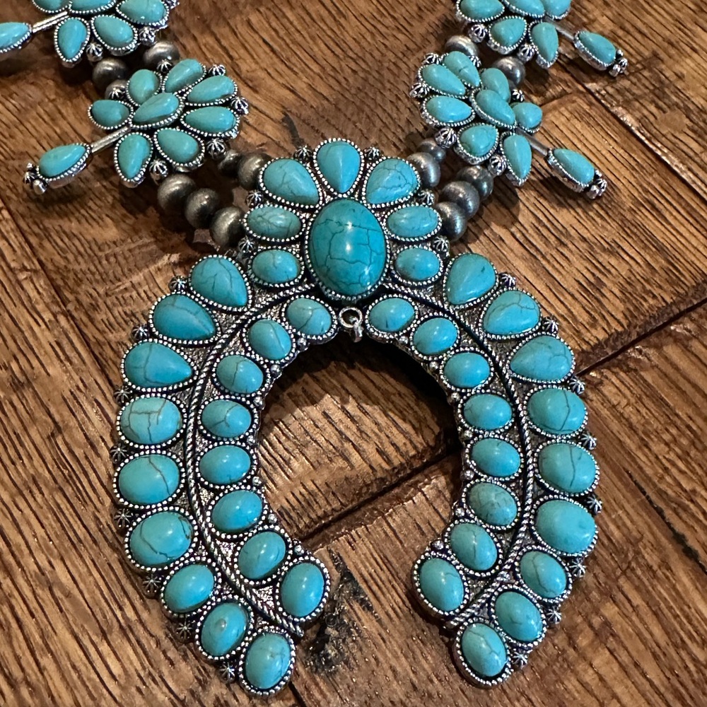 Turquoise statement necklace - Picture 2 of 5
